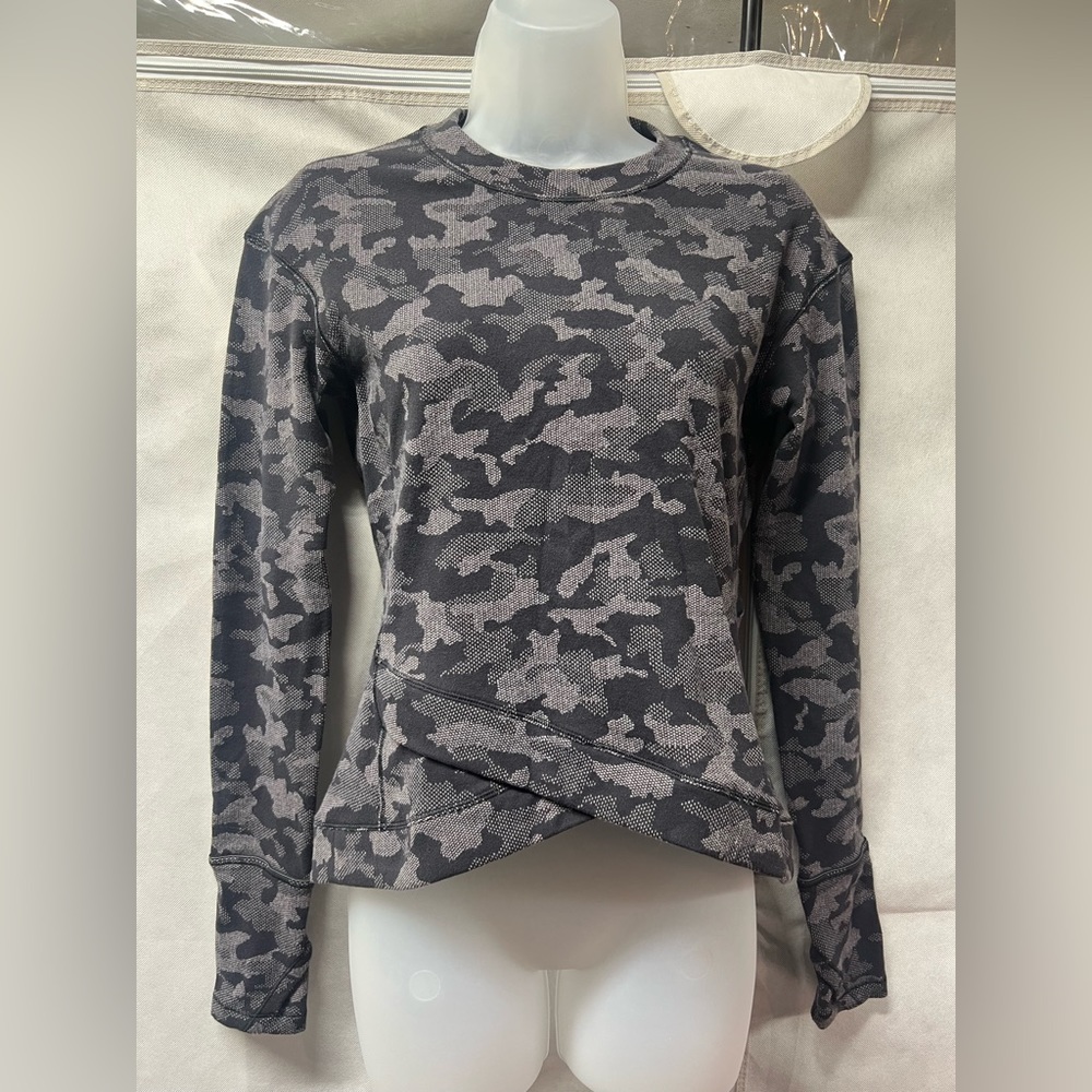 Woman Lululemon Sweatshirt